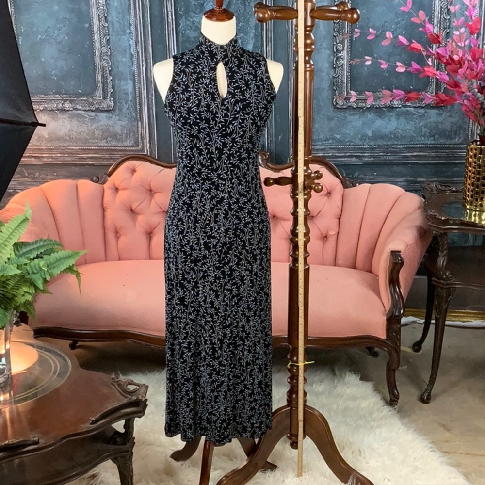 Striking stretchy cocktail dress, yes you can have it all!